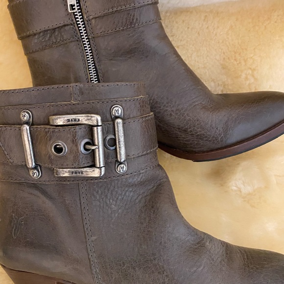 Boots - Picture 5 of 6